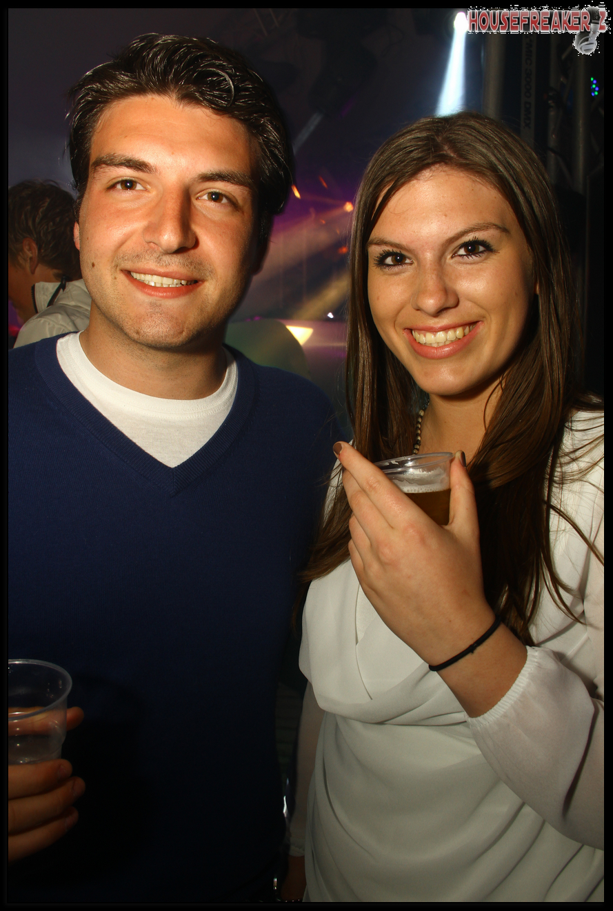 889x1321 pixels (1.220K)